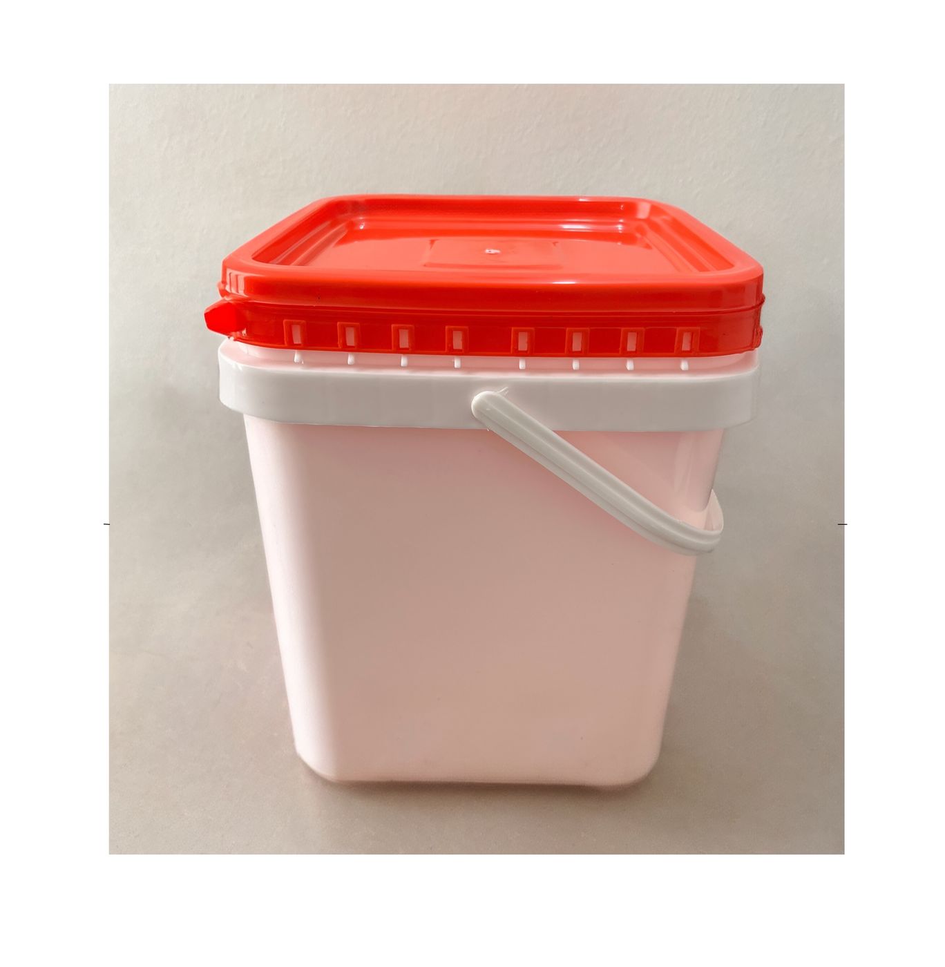 Industrial pails and buckets